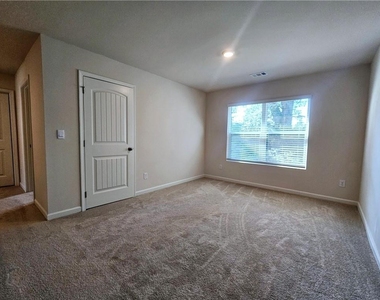 306 Walnut Grove Way - Photo Thumbnail 13