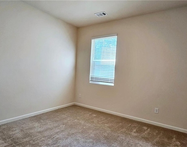 306 Walnut Grove Way - Photo Thumbnail 9