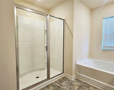 306 Walnut Grove Way - Photo Thumbnail 18