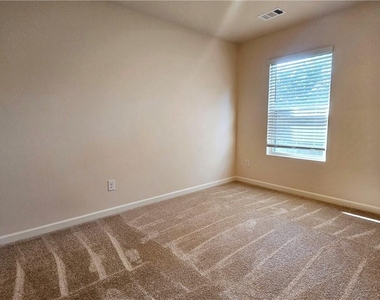 306 Walnut Grove Way - Photo Thumbnail 20