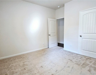 306 Walnut Grove Way - Photo Thumbnail 10