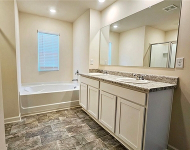 306 Walnut Grove Way - Photo Thumbnail 17
