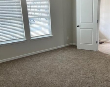 186 Meander Drive - Photo Thumbnail 8