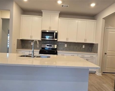186 Meander Drive - Photo Thumbnail 5