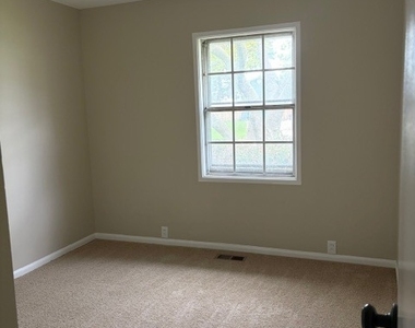 713 Essex Avenue - Photo Thumbnail 6