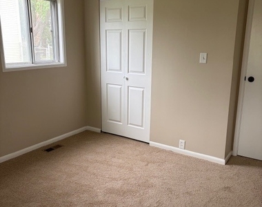 713 Essex Avenue - Photo Thumbnail 9
