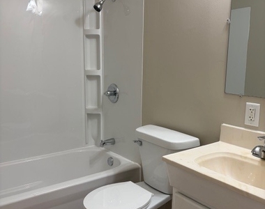 713 Essex Avenue - Photo Thumbnail 5