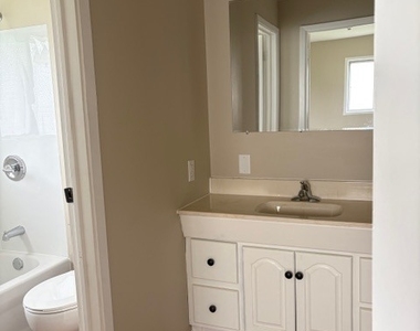 713 Essex Avenue - Photo Thumbnail 12