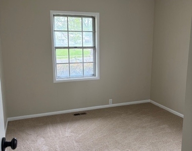 713 Essex Avenue - Photo Thumbnail 8
