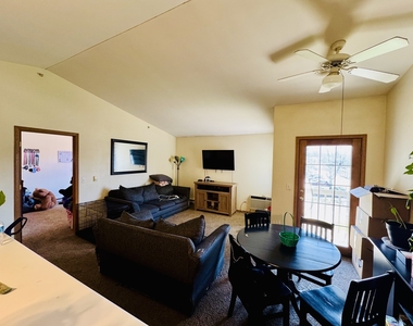 531 Leah Lane - Photo Thumbnail 5