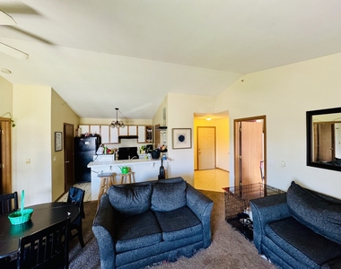 531 Leah Lane - Photo Thumbnail 6