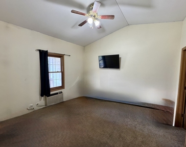 531 Leah Lane - Photo Thumbnail 2