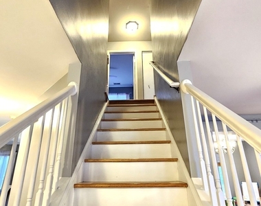 579 Scott Lane - Photo Thumbnail 7