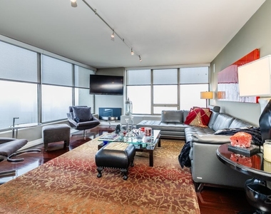 2800 N Lake Shore Drive - Photo Thumbnail 2