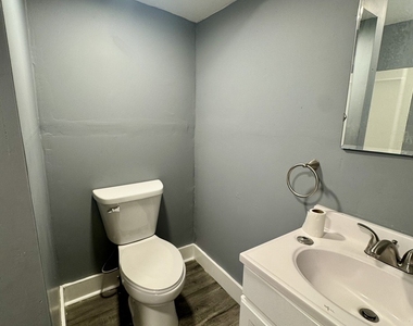 616 E 6th Street - Photo Thumbnail 9