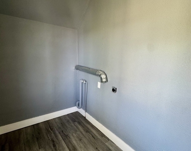 616 E 6th Street - Photo Thumbnail 6
