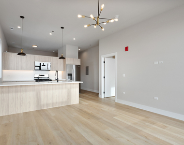 2505 W Farragut Avenue - Photo Thumbnail 13