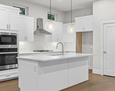 836 Fisher Street - Photo Thumbnail 8