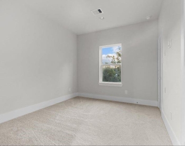 836 Fisher Street - Photo Thumbnail 18