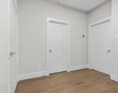 836 Fisher Street - Photo Thumbnail 13