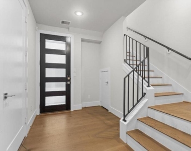 836 Fisher Street - Photo Thumbnail 2