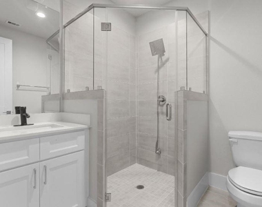 836 Fisher Street - Photo Thumbnail 4