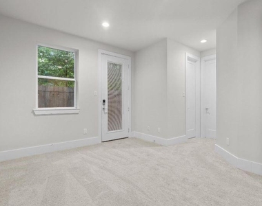 836 Fisher Street - Photo Thumbnail 3