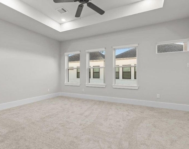 836 Fisher Street - Photo Thumbnail 14