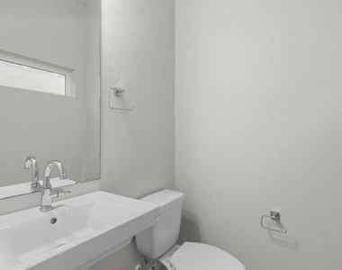 836 Fisher Street - Photo Thumbnail 10