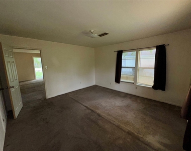 2570 Stadium Drive - Photo Thumbnail 16