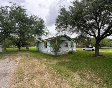 2570 Stadium Drive - Photo Thumbnail 2