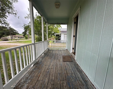 2570 Stadium Drive - Photo Thumbnail 3