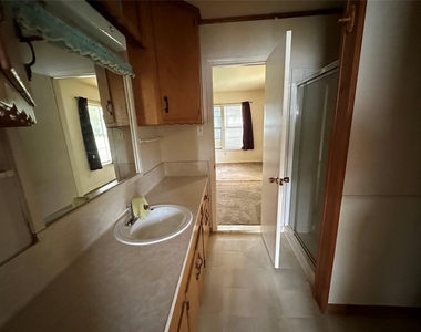 2570 Stadium Drive - Photo Thumbnail 13