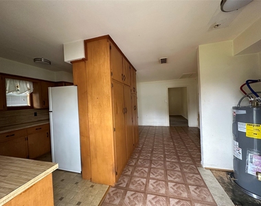 2570 Stadium Drive - Photo Thumbnail 10