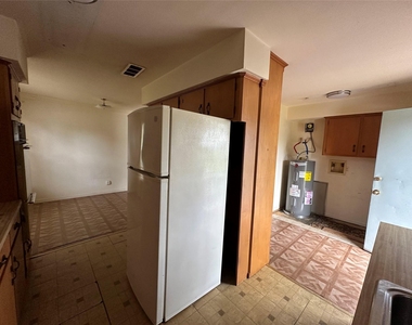2570 Stadium Drive - Photo Thumbnail 9