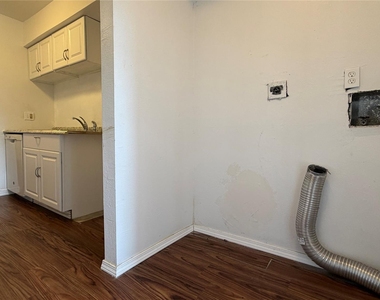 10601 South Drive - Photo Thumbnail 4