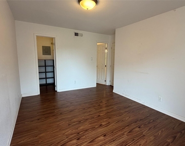 10601 South Drive - Photo Thumbnail 7