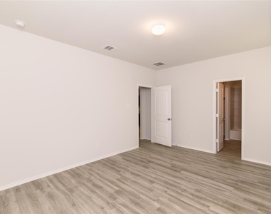 8634 Doris Oaks Circle - Photo Thumbnail 5