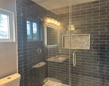 515 Caplin Street - Photo Thumbnail 8
