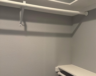 515 Caplin Street - Photo Thumbnail 10