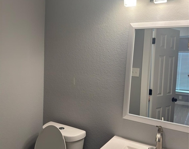 515 Caplin Street - Photo Thumbnail 3