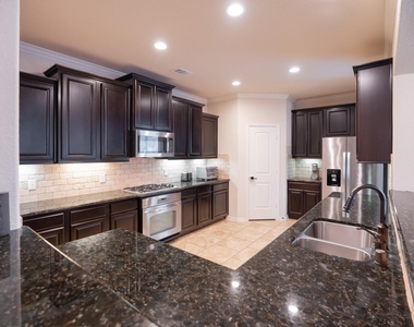 14 Arrowfeather Place - Photo Thumbnail 11