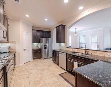 14 Arrowfeather Place - Photo Thumbnail 7