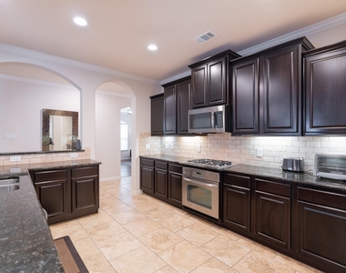 14 Arrowfeather Place - Photo Thumbnail 10