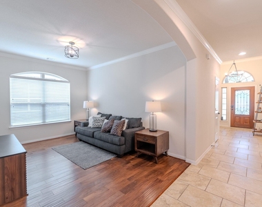 14 Arrowfeather Place - Photo Thumbnail 5
