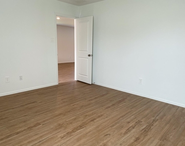 24139 Wandering Brook Drive - Photo Thumbnail 7