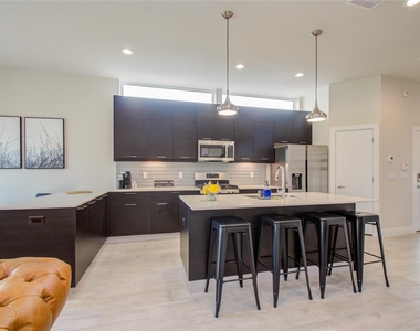 4914 Noble Street - Photo Thumbnail 5