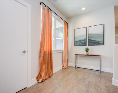 4914 Noble Street - Photo Thumbnail 20