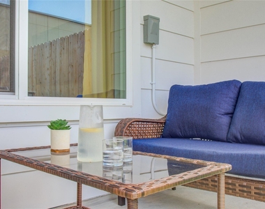 4914 Noble Street - Photo Thumbnail 28