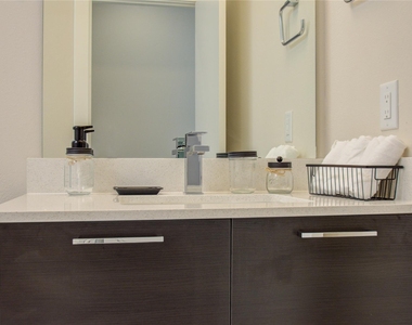 4914 Noble Street - Photo Thumbnail 23